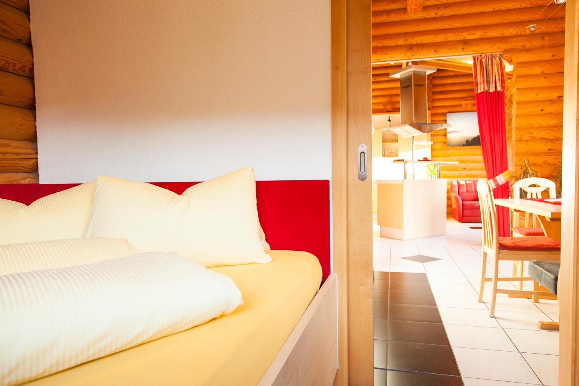 Camping Dreilaendereck Blockhuetten & Apartments リート・イム・オーバーインタール 部屋 写真